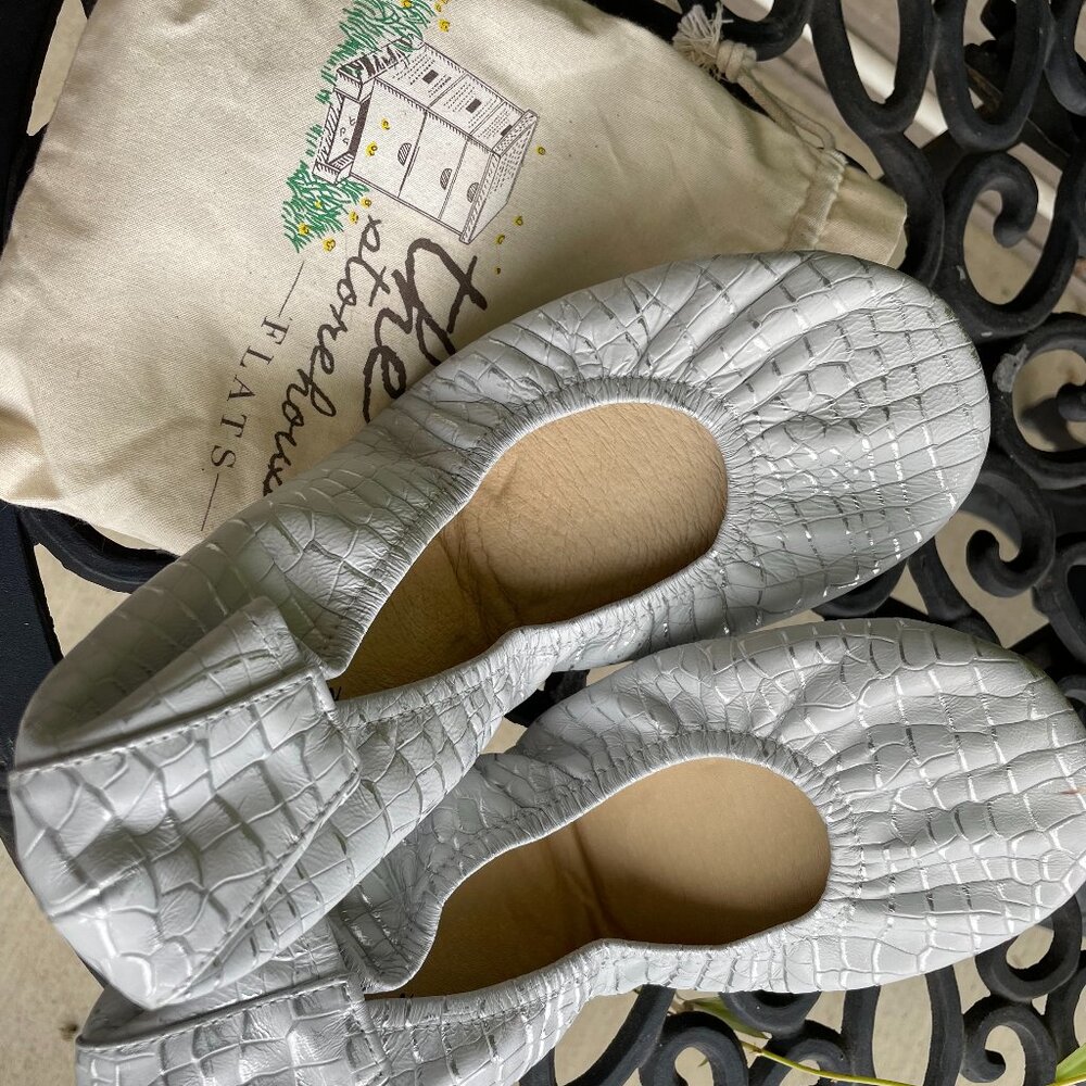 BRAND NEW Storehouse Flats - Silver Gator size 11